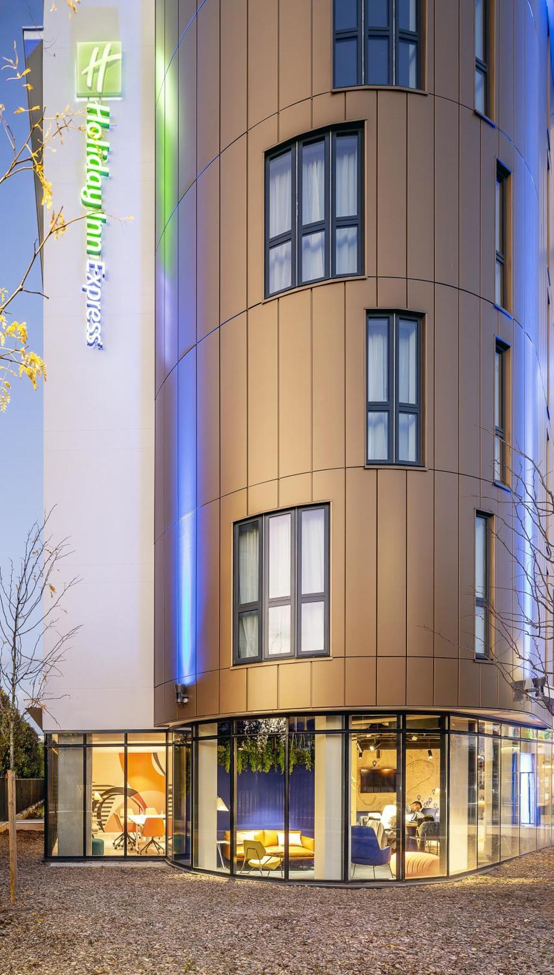 Holiday Inn Express Paris - Poissy By Ihg Exterior photo