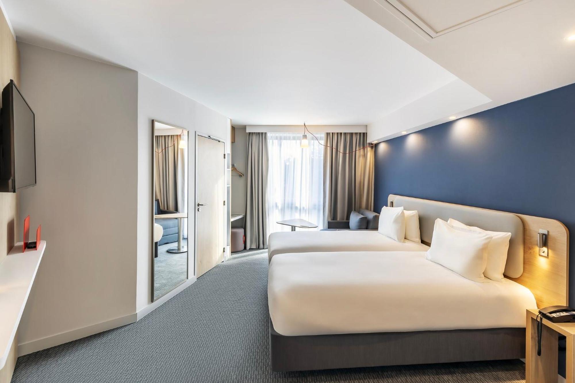 Holiday Inn Express Paris - Poissy By Ihg Exterior photo